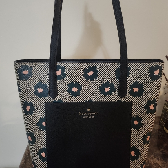 Kate Spade Black and Pink Patterned Tote EUC - Picture 13 of 13